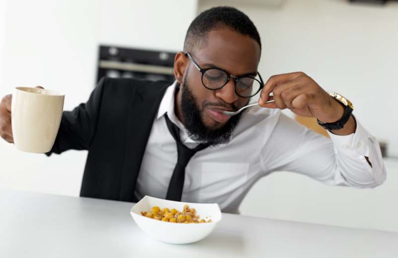 Un repas simple et rapide en préparant un bol de céréales